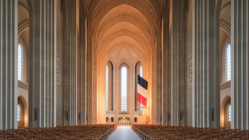 Dieu est mort : vive l’État !